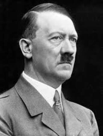 12. Il écrit à son « cher ami » Hitler dans l'espoir de stopper la guerre