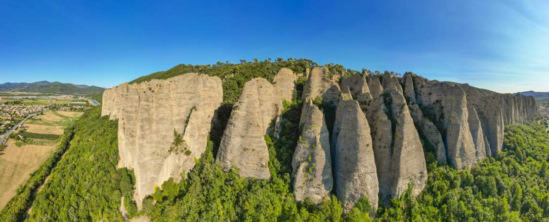 Les "Pénitents des Mées" dans les Alpes-de-Haute-Provence